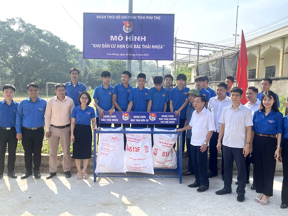111d1092503t2056l9 thanh nien tam nong
