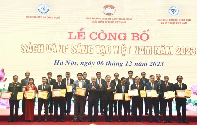 Sách vàng Sáng tạo Việt Nam 2023: Lan tỏa khát vọng sáng tạo, đam mê nghiên cứu khoa học- Ảnh 2. Sách vàng Sáng tạo Việt Nam 2023: Lan tỏa khát vọng sáng tạo, đam mê nghiên cứu khoa học- Ảnh 2.
