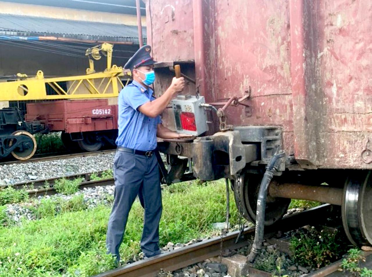 Công nghệ hỗ trợ lái tàu “hai trong một” - Ảnh 2. Công nghệ hỗ trợ lái tàu “hai trong một” - Ảnh 2.