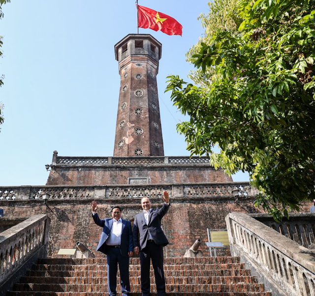 Hai Thủ tướng Việt Nam và Belarus tham quan Cột cờ Hà Nội, thưởng thức cà phê Việt Nam- Ảnh 2. Hai Thủ tướng Việt Nam và Belarus tham quan Cột cờ Hà Nội, thưởng thức cà phê Việt Nam- Ảnh 2.
