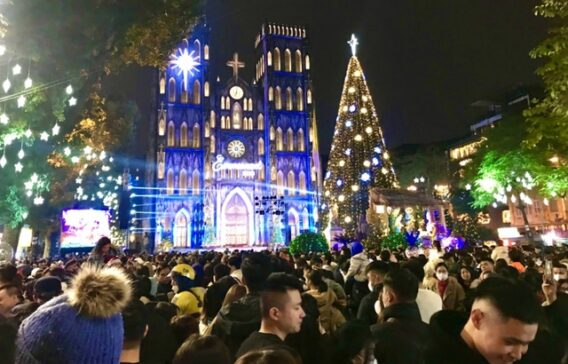 Người dân vui đón Noel trong thanh bình và hoan hỉ- Ảnh 1.