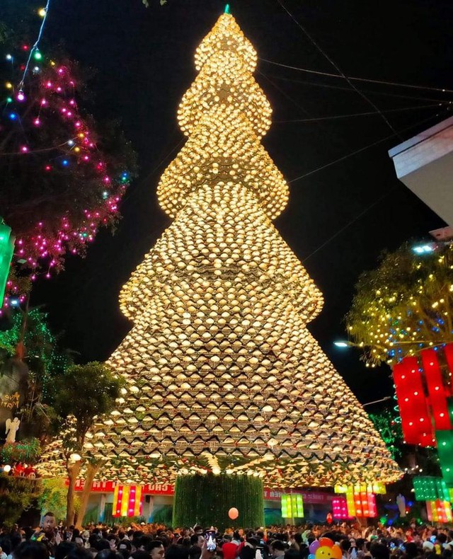 Người dân vui đón Noel trong thanh bình và hoan hỉ- Ảnh 13.