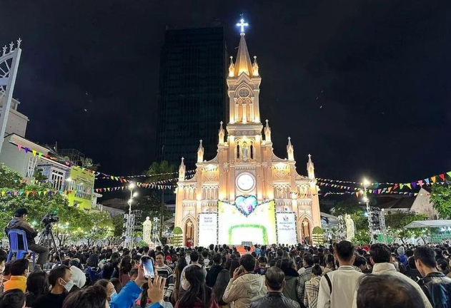 Người dân vui đón Noel trong thanh bình và hoan hỉ- Ảnh 6.