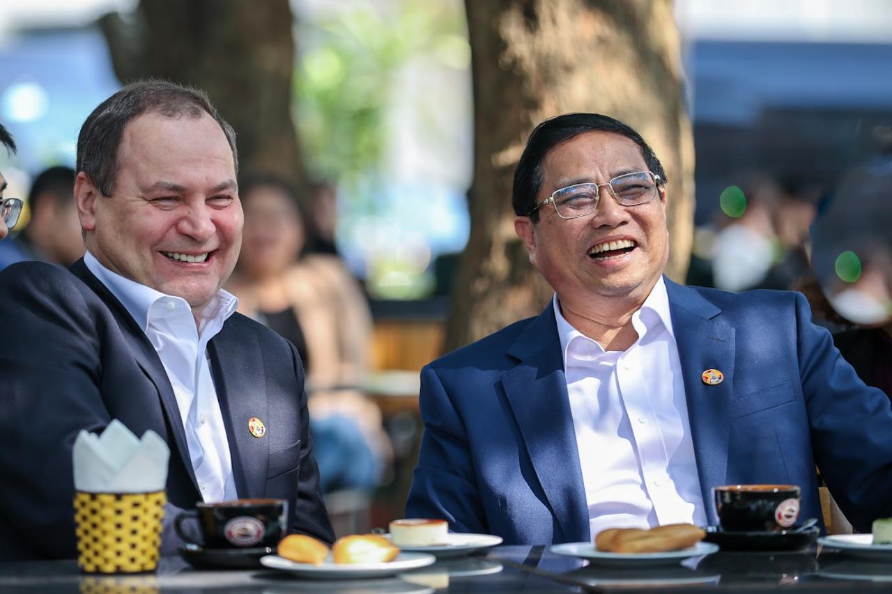 Hai Thủ tướng Việt Nam và Belarus tham quan Cột cờ Hà Nội, thưởng thức cà phê Việt Nam- Ảnh 6. Hai Thủ tướng Việt Nam và Belarus tham quan Cột cờ Hà Nội, thưởng thức cà phê Việt Nam- Ảnh 6.