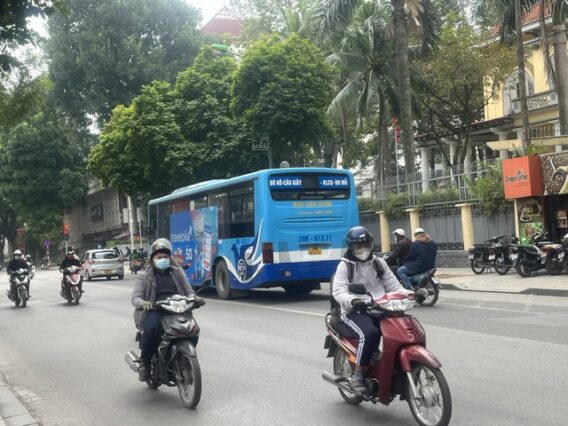 Đêm nay không khí lạnh bổ sung, bão gần Biển Đông suy yếu thành áp thấp- Ảnh 1.