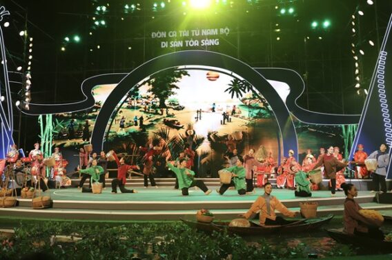 Ky niem 10 nam UNESCO vinh danh nghe thuat Don ca tai tu hinh anh 1