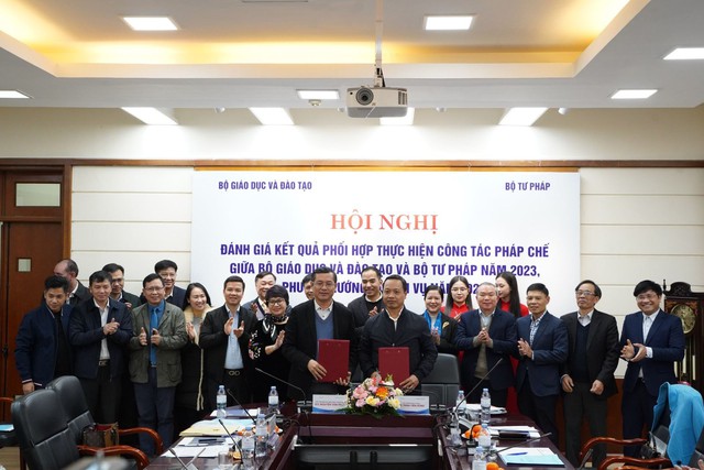 Đẩy mạnh phối hợp thực hiện công tác pháp chế giữa Bộ GD&ĐT và Bộ Tư pháp- Ảnh 1.