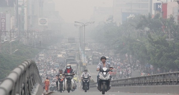 Xem xét cho trẻ mẫu giáo, tiểu học nghỉ học nếu không khí ở mức nguy hại 3 ngày liên tục- Ảnh 1.