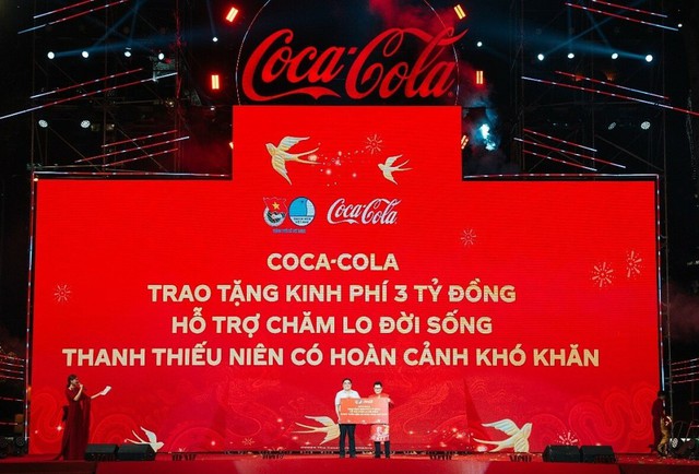 Coca-Cola tổ chức bàn tiệc Tết cho 1.000 gia đình- Ảnh 2. Coca-Cola tổ chức bàn tiệc Tết cho 1.000 gia đình- Ảnh 2.