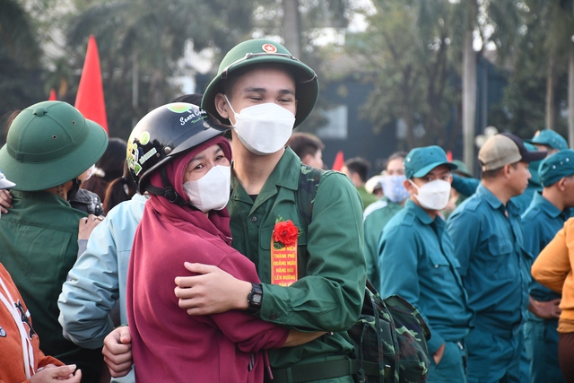 Thanh niên trên địa bàn Quân khu 5 hăng hái tòng quân- Ảnh 2.