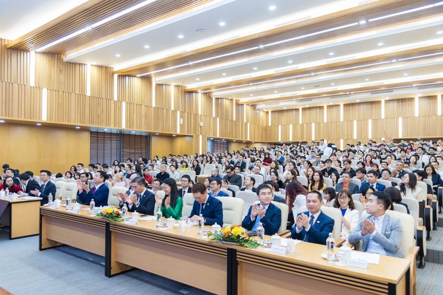 Bộ trưởng TT&TT ‘xông đất’ FPT với hy vọng về sự lớn mạnh của các doanh nghiệp số- Ảnh 2. Bộ trưởng TT&TT ‘xông đất’ FPT với hy vọng về sự lớn mạnh của các doanh nghiệp số- Ảnh 2.