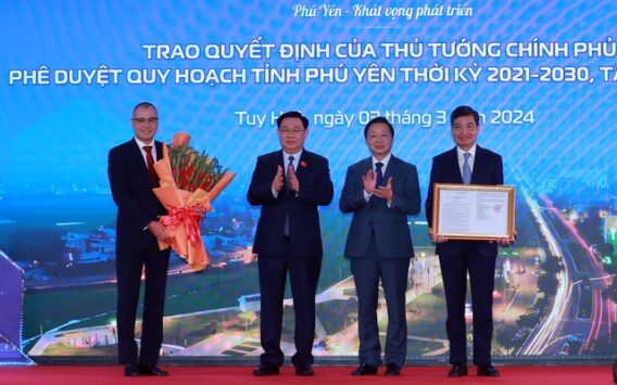 Khởi đầu mới để Phú Yên vươn lên thành trung tâm kinh tế biển xanh- Ảnh 1.