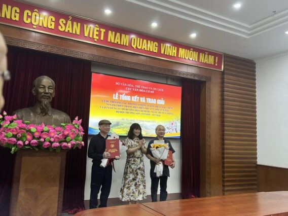 Trao giải cuộc thi Sáng tác Tranh cổ động về Chiến thắng Điện Biên Phủ và đường Hồ Chí Minh- Ảnh 1.
