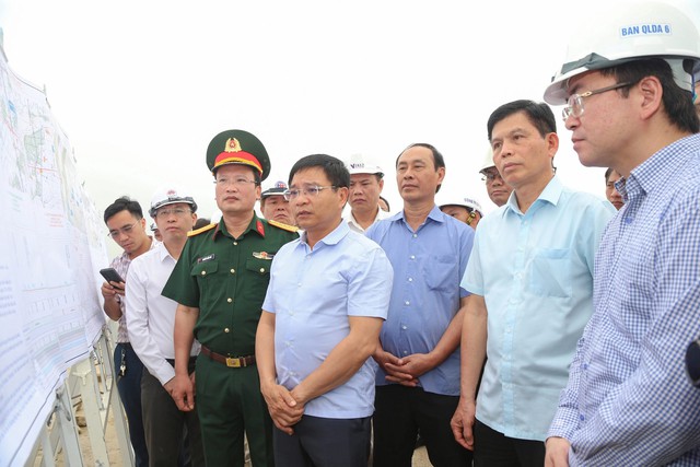 Cao tốc Diễn Châu-Bãi Vọt 'chạy nước rút' để thông xe vào 30/4- Ảnh 3. Cao tốc Diễn Châu-Bãi Vọt 'chạy nước rút' để thông xe vào 30/4- Ảnh 3.