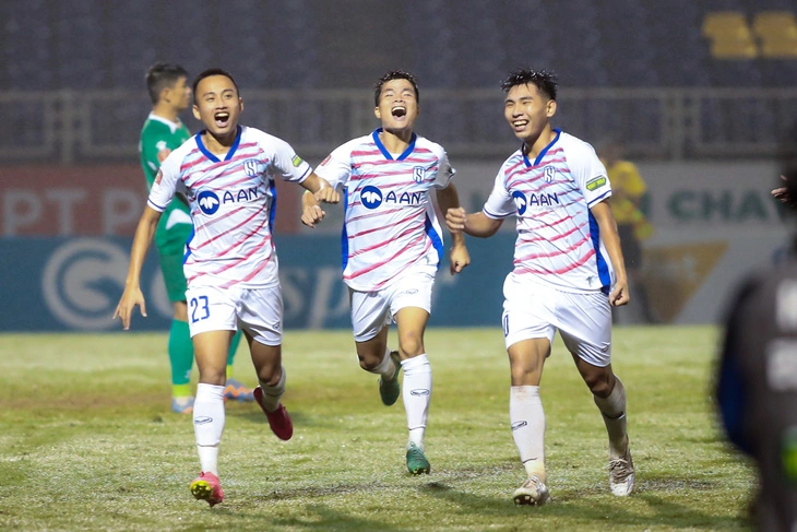 dinh xuan tien song lam nghe an v league 2023 2024 3 17028887299971459178183