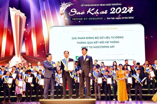 Ba giải pháp số của Vietcombank nhận giải thưởng Sao Khuê 2024- Ảnh 2. Ba giải pháp số của Vietcombank nhận giải thưởng Sao Khuê 2024- Ảnh 2.