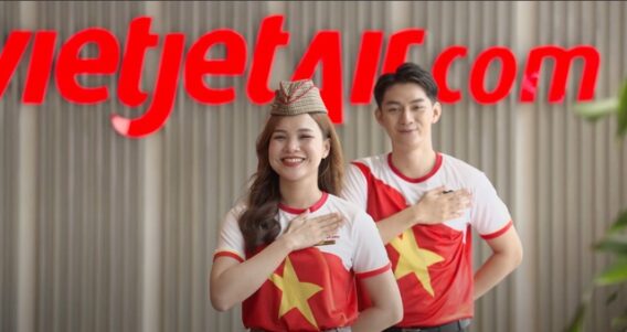 Những chuyến bay Vietjet rực rỡ cờ đỏ sao vàng - Ảnh 1.