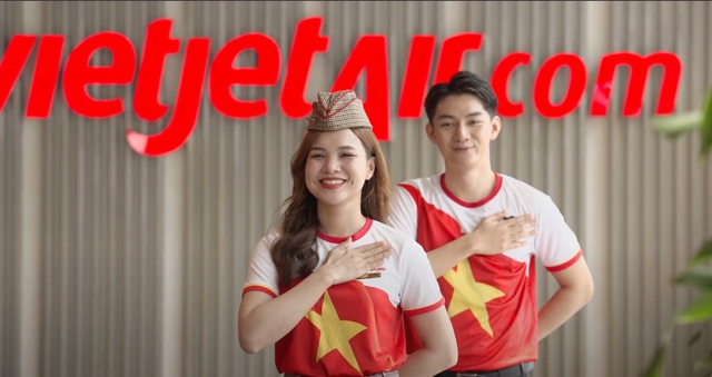 Những chuyến bay Vietjet rực rỡ cờ đỏ sao vàng - Ảnh 1.