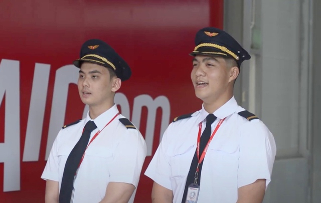 Những chuyến bay Vietjet rực rỡ cờ đỏ sao vàng - Ảnh 5.