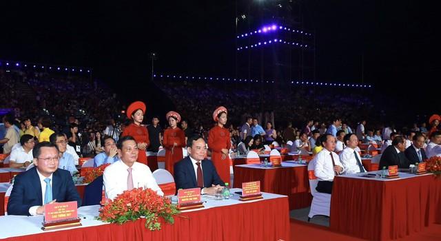 Khai mạc Lễ hội Hoa Phượng Đỏ-Hải Phòng 2024: Dấu ấn đặc biệt- Ảnh 1.