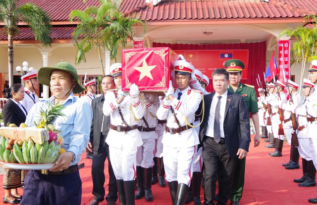Thừa Thiên Huế: Đưa hài cốt các liệt sĩ hy sinh ở chiến trường Lào về đất mẹ- Ảnh 2.