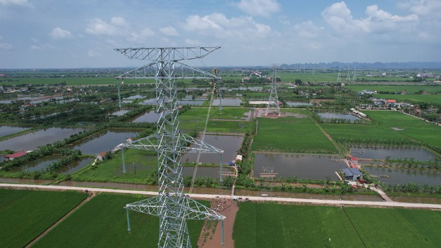 Đường dây 500kV mạch 3: Chạy đua với thời gian, đẩy nhanh tiến độ kéo dây- Ảnh 4.