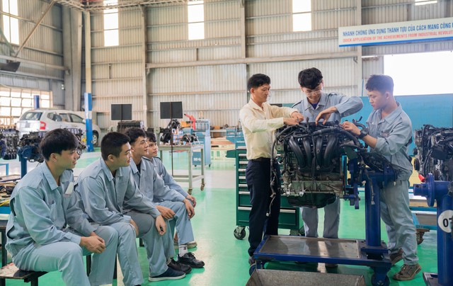 Phát triển đội ngũ nhân sự công nghiệp thế hệ mới 2 Phát triển đội ngũ nhân sự công nghiệp thế hệ mới- Ảnh 2.