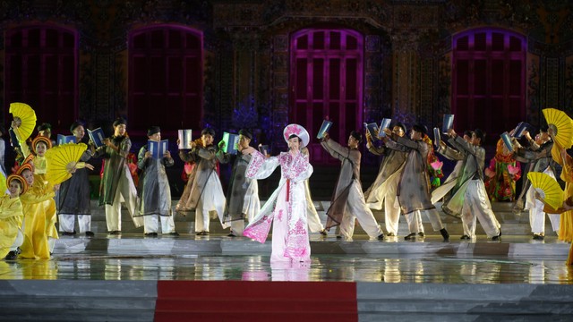 Khai mạc Tuần lễ Festival nghệ thuật quốc tế Huế 2024- Ảnh 2.