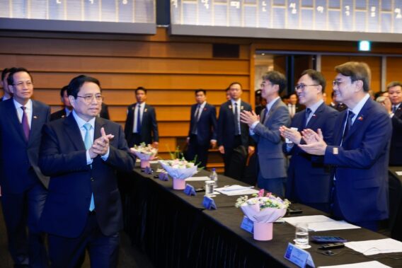 Thủ tướng: Tạo thuận lợi nhất cho người lao động, nâng tầm hợp tác lao động Việt Nam-Hàn Quốc- Ảnh 1.