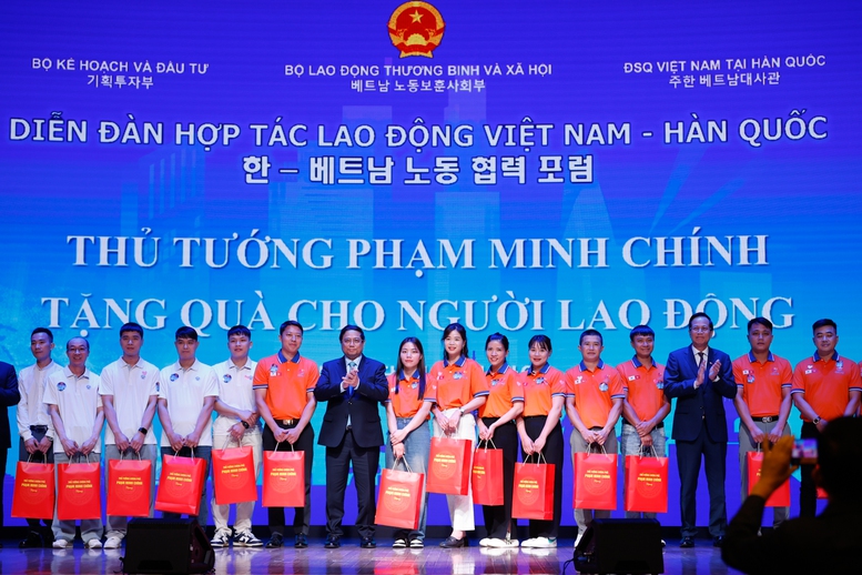 Thủ tướng: Tạo thuận lợi nhất cho người lao động, nâng tầm hợp tác lao động Việt Nam-Hàn Quốc- Ảnh 4.