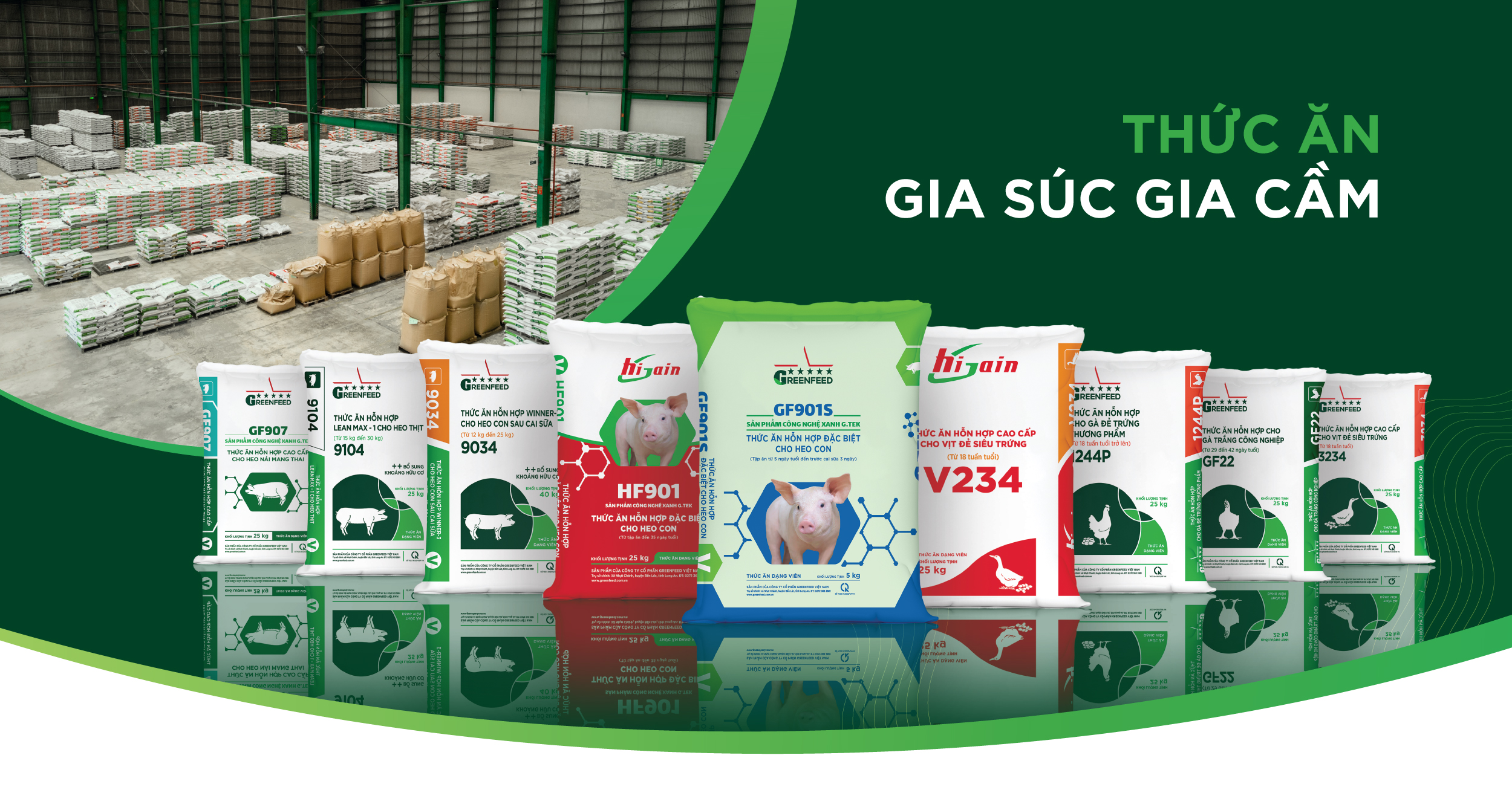 Ảnh chụp các sản phẩm thức ăn chăn nuôi và thủy sản của công ty cổ phần Greenfeed Việt Nam, được đóng gói và sắp xếp gọn gàng trên kệ. 